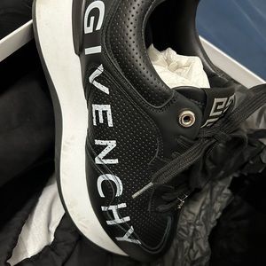 Giv sneakers BE001TE1C6 black size:36 looking brand new two used!!!! Original